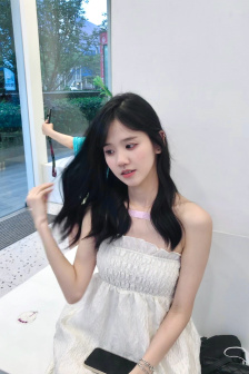 一点遮挡都没有的美女